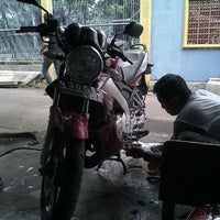 Photo taken at cuci motor steam by kazuma zam h. on 12/17/2011