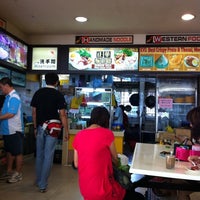 Photo taken at Zhen Xiang Handmade Noodles (Mee Hoon Kuay) by SuperRio W. on 2/24/2011