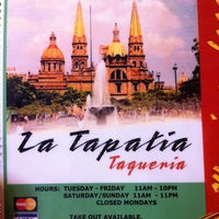 Foto diambil di La Tapatia Taqueria oleh Ernesto P. pada 5/14/2011