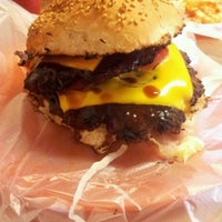 รูปภาพถ่ายที่ Grill &amp;amp; Burger โดย Javier เมื่อ 11/26/2011