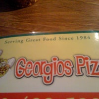 รูปภาพถ่ายที่ Georgio&amp;#39;s Pizza โดย Alice R. เมื่อ 4/5/2011