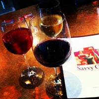 Foto tirada no(a) Savvy Cellar Wine Bar &amp;amp; Wine Shop por Lulu B. em 4/26/2012