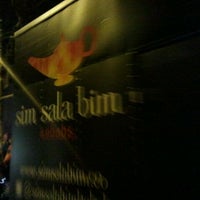 รูปภาพถ่ายที่ Sim Sala Bim โดย Julio E. เมื่อ 10/23/2011