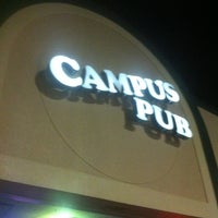 รูปภาพถ่ายที่ Campus Pub โดย Johnny V. เมื่อ 2/13/2012