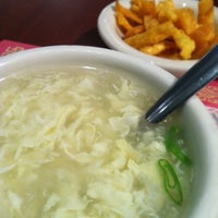 Das Foto wurde bei Mr. Chen&amp;#39;s Organic Chinese Cuisine von Tanya G. am 10/4/2011 aufgenommen