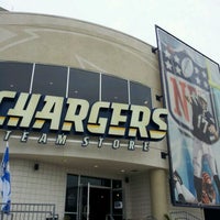 11/10/2011 tarihinde Corey J.ziyaretçi tarafından Chargers Team Store'de çekilen fotoğraf