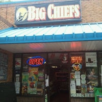 5/13/2011에 B S.님이 Big Chiefs Tobacco Store에서 찍은 사진