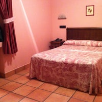 รูปภาพถ่ายที่ Hotel Naranjo de Bulnes โดย Belen F. เมื่อ 7/23/2011