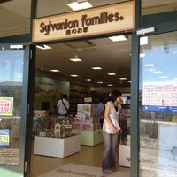 Photo taken at シルバニアファミリー 森のお家 (Sylvanian Families) グランベリーモール店 by Seishi M. on 8/19/2012