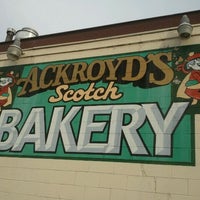 Foto tirada no(a) Ackroyd&amp;#39;s Scottish Bakery por Bright Lights em 11/8/2011