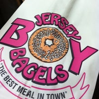 4/29/2012 tarihinde Leslie V.ziyaretçi tarafından Jersey Boy Bagels'de çekilen fotoğraf