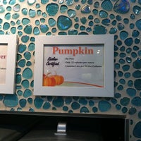 Das Foto wurde bei You Say When Yogurt Shoppe At Westshore Plaza von Amanda M. am 10/29/2011 aufgenommen