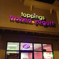 Foto scattata a Toppings Frozen Yogurt da Trae T. il 11/19/2011