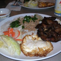 Снимок сделан в Far East Restaurant пользователем Deejay B. 1/3/2012