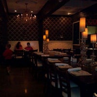Foto diambil di Carmine’s Italian Restaurant &amp;amp; Bar oleh Ingrid pada 8/9/2011