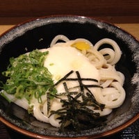 Photo taken at 宮武讃岐製麺所 東京ミッドタウン店 by Eguchi H. on 8/27/2012