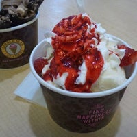 Photo taken at Marble Slab Creamery by estherzr on 10/3/2011