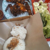 Review Nasi Uduk Lapangan Tenis