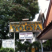 Photo taken at Rumah Makan &amp;#39;YOGYA&amp;#39; by Tjuntaraga on 4/18/2012