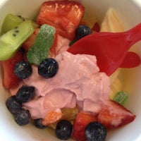 Foto diambil di YoAmazing Yogurt Shoppe oleh Jeff L. pada 8/7/2012
