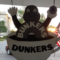 Das Foto wurde bei Bunkers Dunkers Bakery von Evan[Bu] am 6/4/2012 aufgenommen