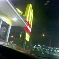 Photo taken at McDonald&amp;#39;s by Arturo G. on 8/27/2011