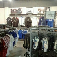 Adidas Outlet Store de artículos deportivos