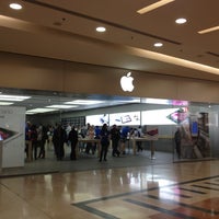 Photo taken at Apple Roma Est by Zoran M. on 4/29/2012