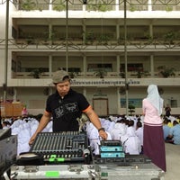 Photo taken at โรงเรียนหนองจอกพิทยานุสรณ์มัธยม by nanal n. on 7/18/2012