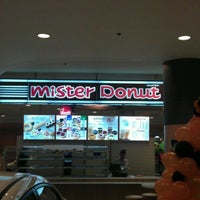 Photo taken at Mister Donut by ผีเสื้อขยับปีก ท. on 9/8/2011