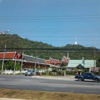 รูปภาพถ่ายที่ จุดจอดรถ บขส. เพชรบุรี โดย Sani N. เมื่อ 2/25/2012