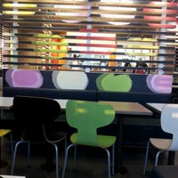 รูปภาพถ่ายที่ McDonald&amp;#39;s โดย Gül K. เมื่อ 3/29/2012