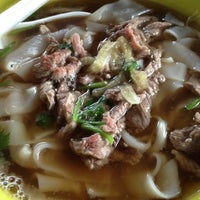 Photo taken at Lagoon Leng Kee Beef Kway Teow by Alan T. on 3/18/2012