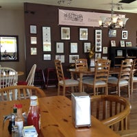 รูปภาพถ่ายที่ Monkey Business Cafe โดย Grace L. เมื่อ 2/29/2012