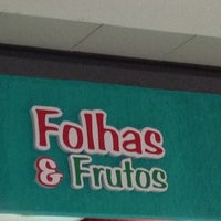 Photo taken at Folhas &amp;amp; Frutos - Sucos e Grill by Mauricio C. on 8/10/2012