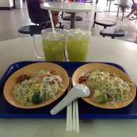 Photo taken at Blue Star Fried Hokkien Mee by Christina L. on 7/8/2012
