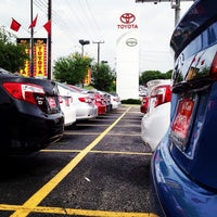 Das Foto wurde bei Red McCombs Toyota von Red McCombs Toyota am 8/23/2012 aufgenommen