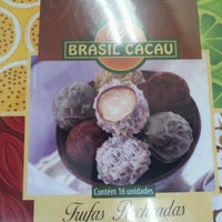 Photo taken at Chocolates Brasil Cacau by Newton G. on 4/10/2012