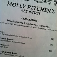 Foto tomada en Molly Pitcher&amp;#39;s Ale House  por Louise M. el 2/18/2012