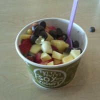 Photo taken at Tutti Frutti Frozen Yogurt by Jorge M. on 6/18/2012