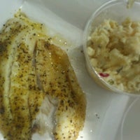 รูปภาพถ่ายที่ Andre&amp;#39;s BBQ &amp;amp; Seafood โดย Stephanie W. เมื่อ 8/13/2012
