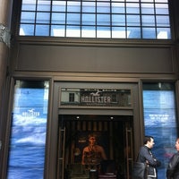 Hollister Co. - Clothing Store in Edinburgh