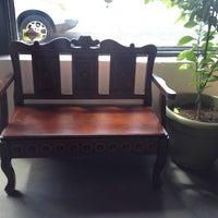 Foto tomada en Corner Store Furniture Company  por Sunshine D. el 8/8/2012
