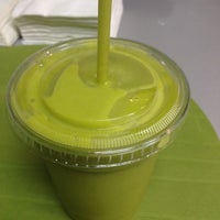 Photo taken at Jus Juice by Social Butterfly Z on 5/31/2012
