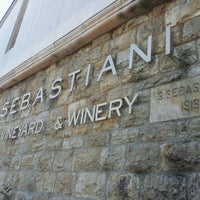 รูปภาพถ่ายที่ Sebastiani Vineyards &amp;amp; Winery โดย Shane P. เมื่อ 8/1/2012