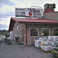Foto tirada no(a) Allen Brothers Farm por Shawn B. em 4/15/2012