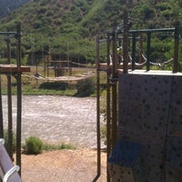 Foto tirada no(a) Glenwood Canyon Resort Campground por Kim O. em 7/21/2012