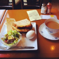 Photo taken at Cafe COLORADO 菊名店 by Loco H. on 8/11/2012