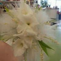 Photo taken at Suzann&amp;#39;s Flowers by Rum Y. on 8/4/2012