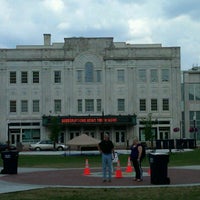 รูปภาพถ่ายที่ Grand Theater โดย Jeremy เมื่อ 7/13/2012